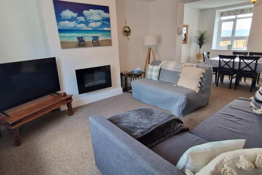 Villa Akwa A Modern Seaside Gem à Staithes Extérieur photo